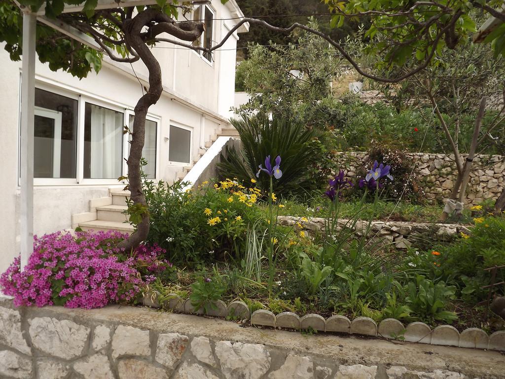 Guest House Vuljan Χβαρ Εξωτερικό φωτογραφία