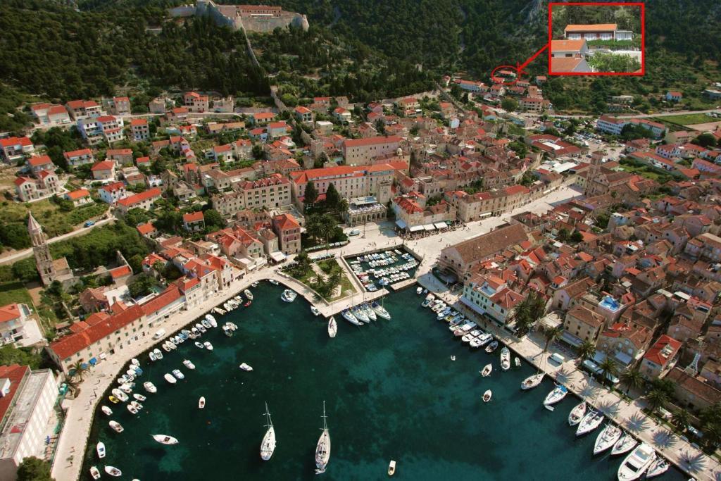 Guest House Vuljan Χβαρ Εξωτερικό φωτογραφία